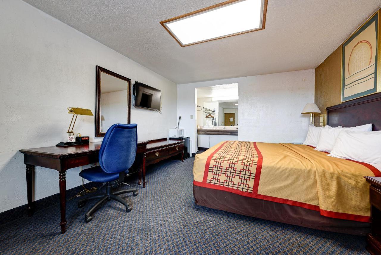 Guest Inn Роджерс Экстерьер фото