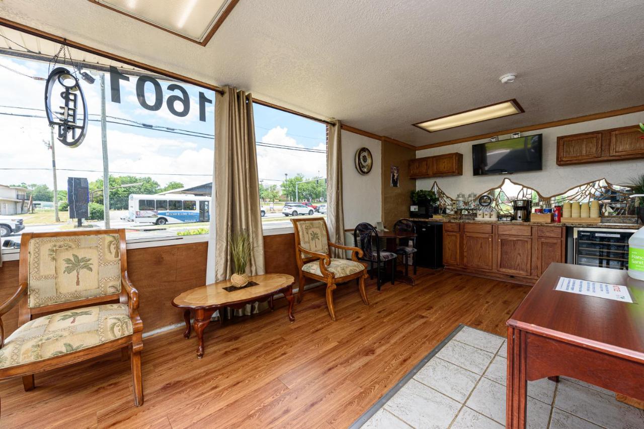 Guest Inn Роджерс Экстерьер фото