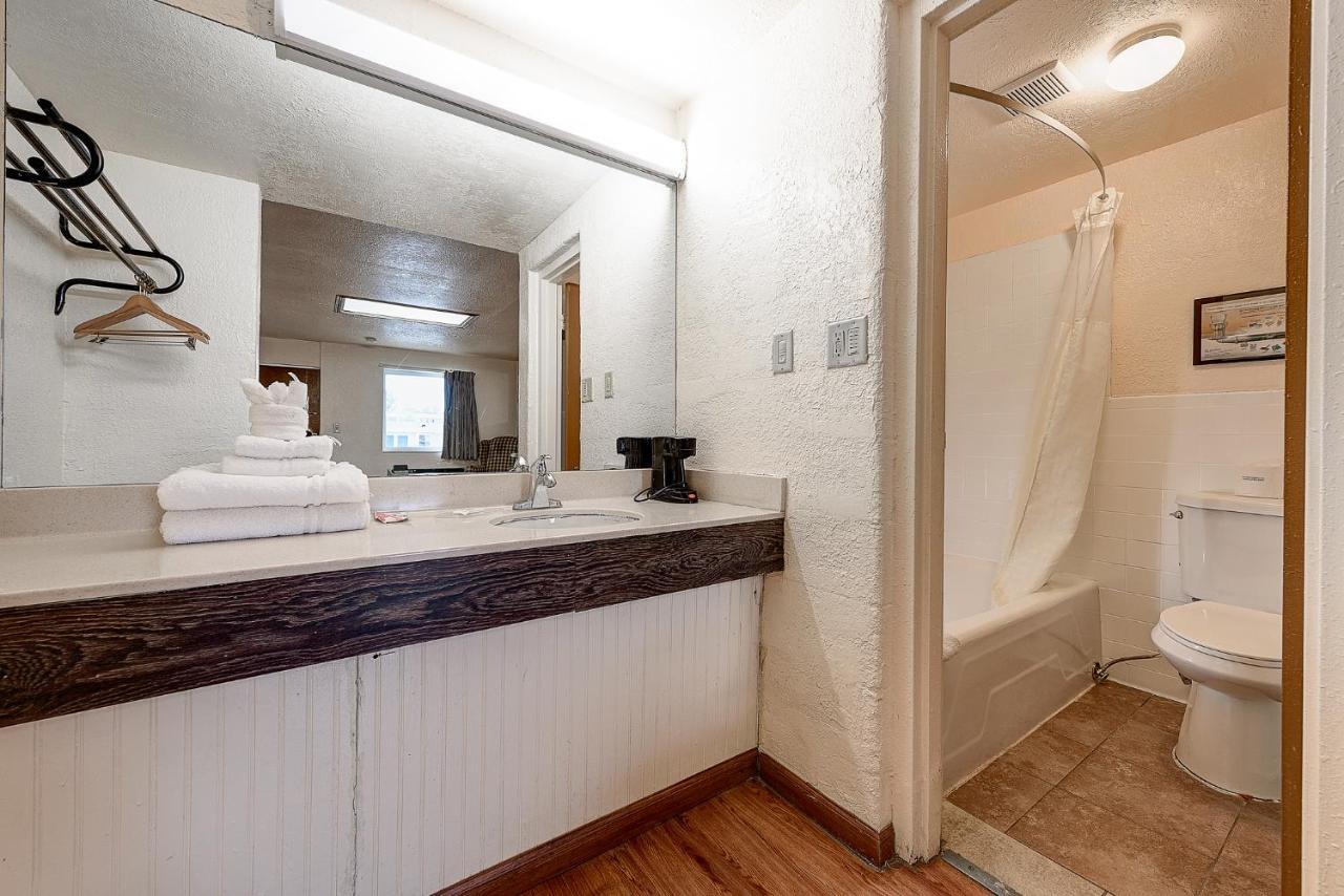Guest Inn Роджерс Экстерьер фото