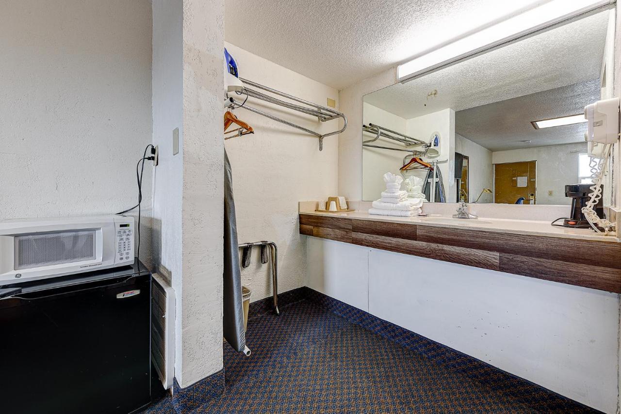 Guest Inn Роджерс Экстерьер фото