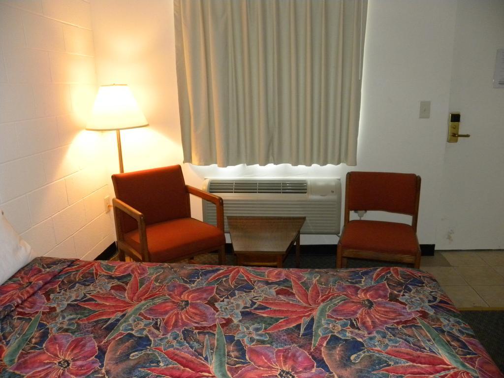 Guest Inn Роджерс Экстерьер фото