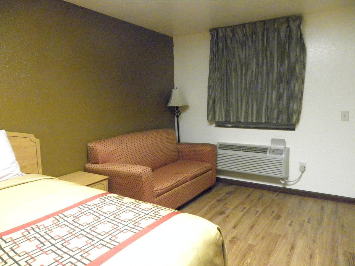 Guest Inn Роджерс Экстерьер фото