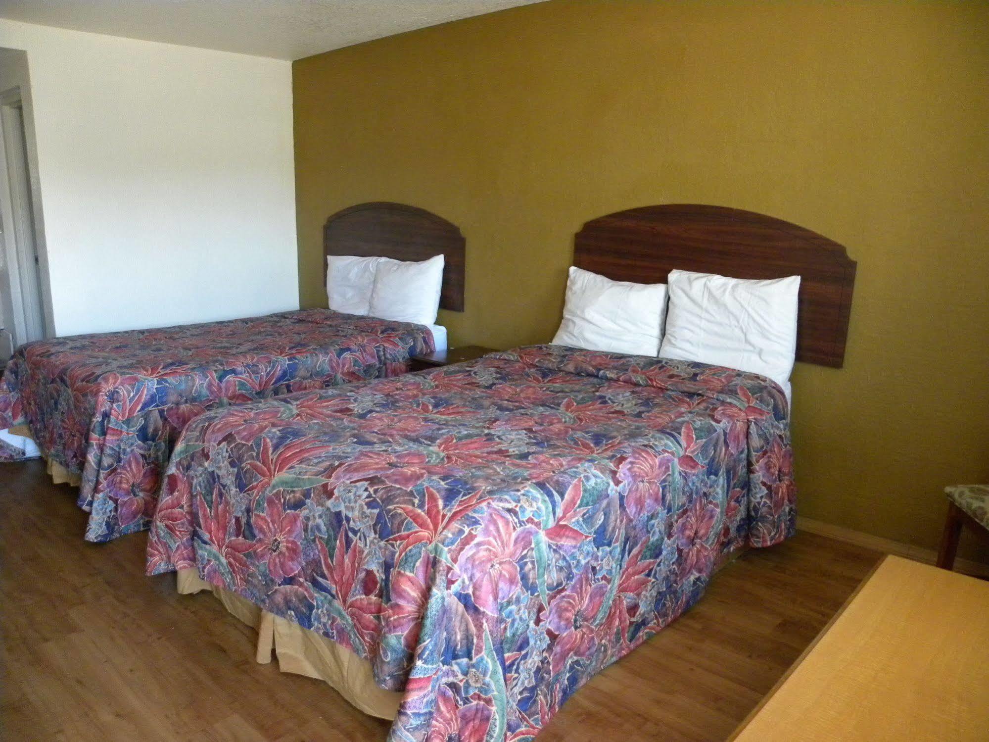 Guest Inn Роджерс Экстерьер фото
