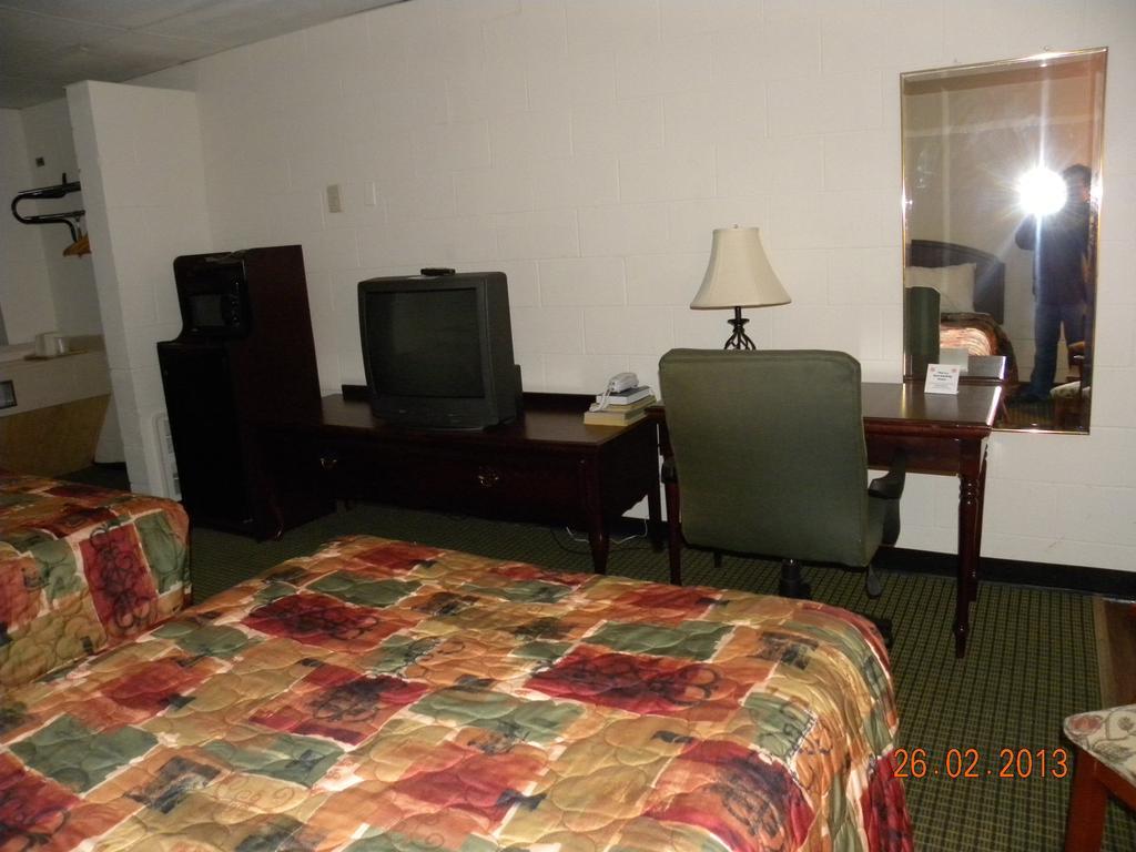 Guest Inn Роджерс Экстерьер фото